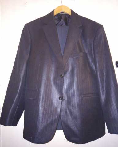 Продам: 2 Костюма-3 пиджака,зонт и куртка