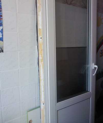 Продам: Пластиковая дверь со стеклом "Рехау" теп