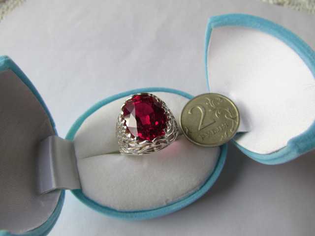 Продам: Серебряный мужской перстень с рубином