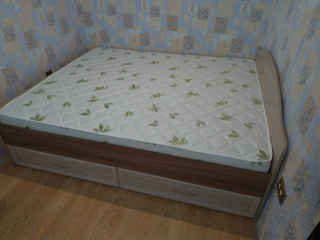 Продам: Кровать двуспальная с ящиками 1400*2000