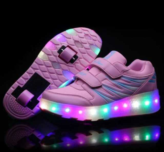 Продам: Светящиеся роликовые кроссовки на двух к