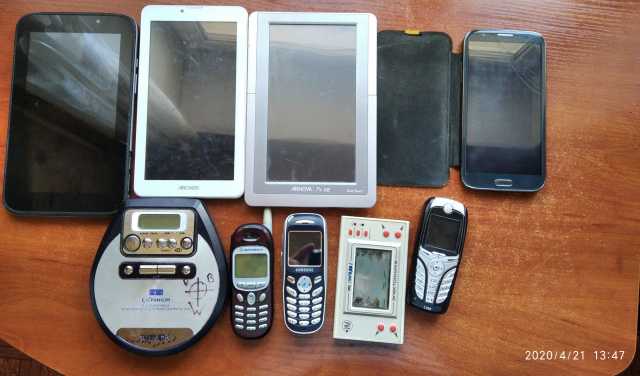Продам: старые телефоны и планшеты