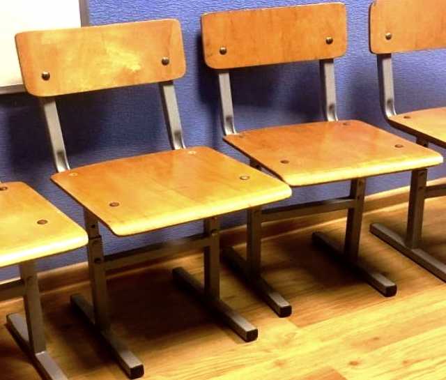 Авито стулья б у. Фурнитура для школьных стульев. Барные ученические стулья. Школьные стулья 90х годов. Стулья б/у.