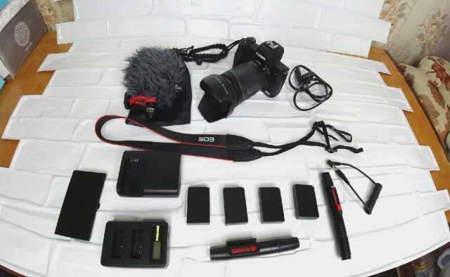 Продам: Canon EOS M50 EF 18-150 Kit + аксессуары