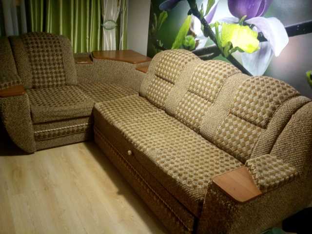 Продам: Угловой диван 2,5 х 1,6