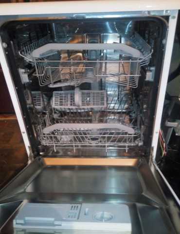 Продам: Посудомоичная машина
