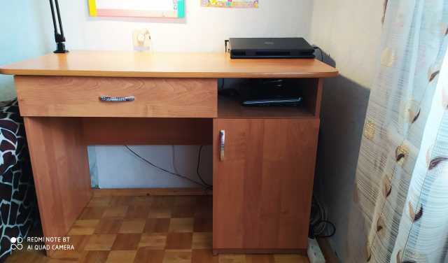 Продам: Письменный стол для школьника и стул