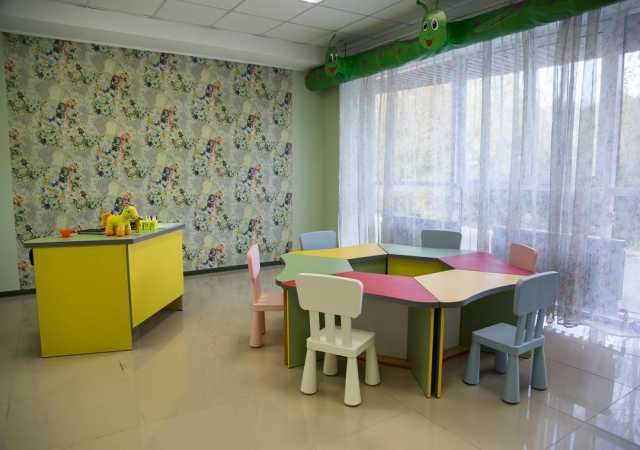 Продам: Столы и стулья для детского центра