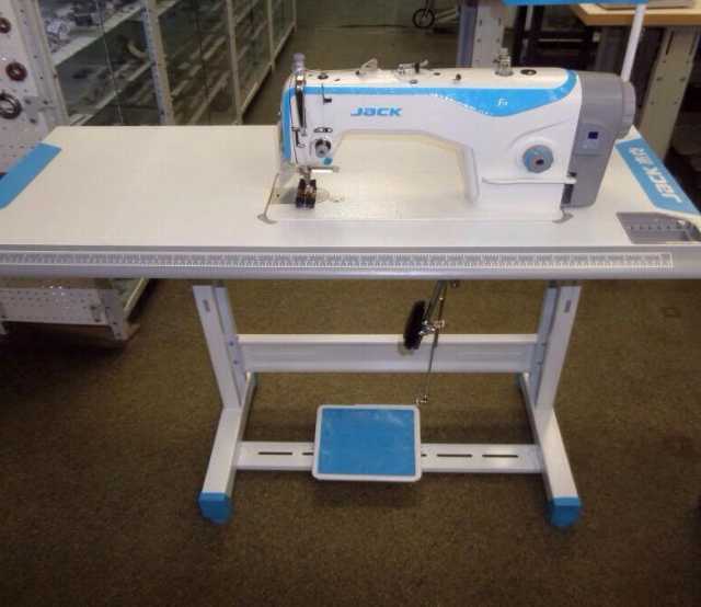 Продам: Швейная машина jack f-4