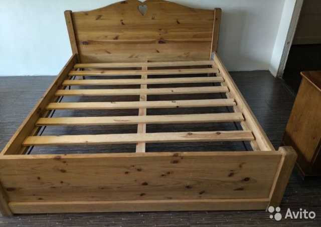 Продам: Кровать (массив)