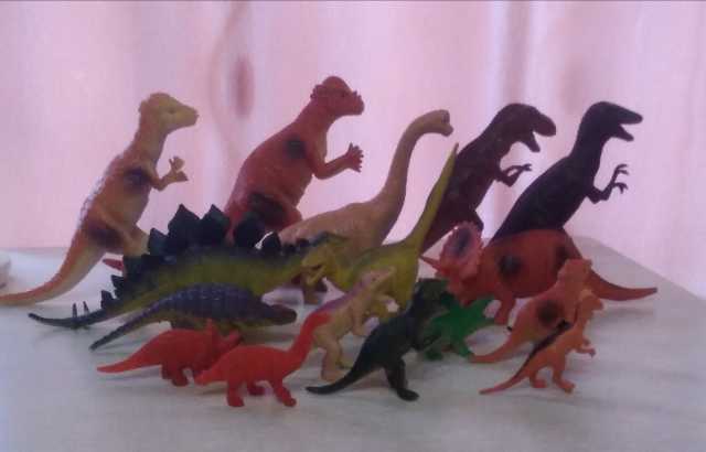Продам: Набор динозавров большие и маленькие