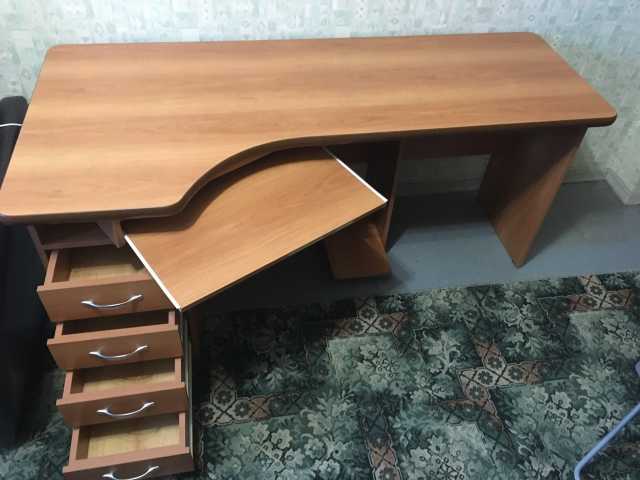 Продам: Письменный стол +компьютерный и навесная