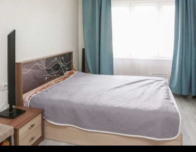 Продам: Кровать+2тумбочки