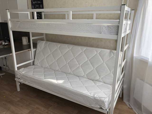 Продам: Двухъярусная металлическая кровать