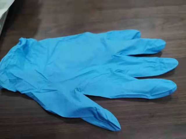 Продам: Нитриловые перчатки одноразовые много