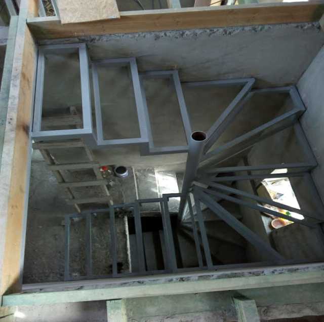 Предложение: Лестница на второй этаж.Металлоконструкц