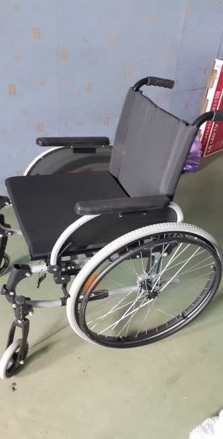 Продам: кресло-коляску для инвалидов