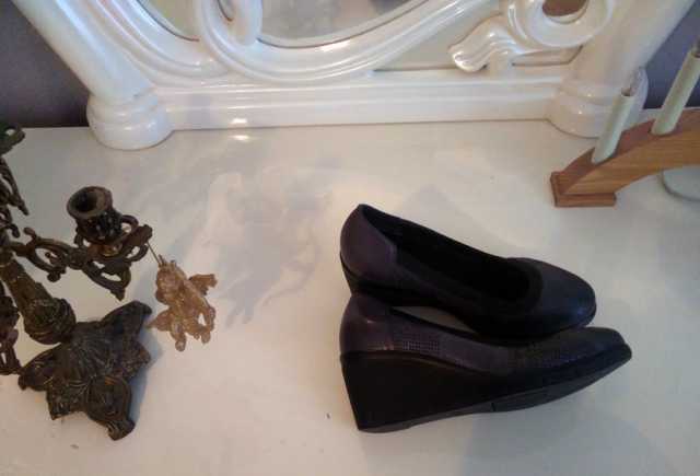 Продам: Туфли женские Lasocki -38 размер