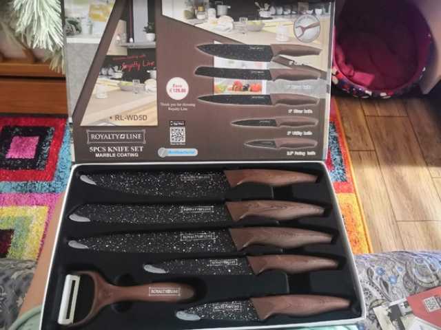 Продам: Ножи в наборе с овощечисткой