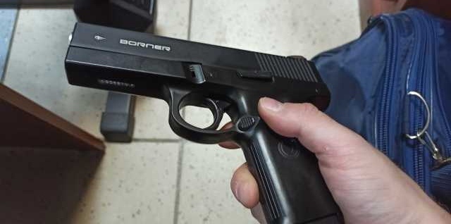 Продам: Пневматический пистолет Borner KMB12