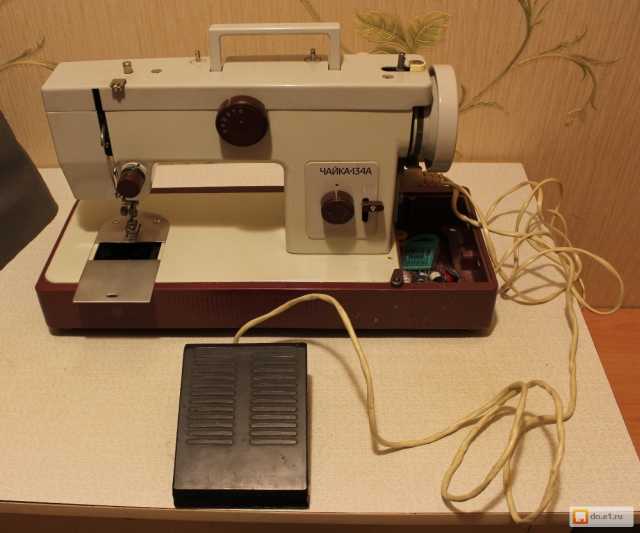 Продам: Швейная машинка с ножным приводом "Чайка