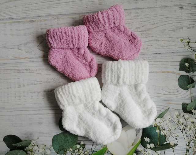 Продам: Вязаные носочки для девочки