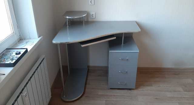 Продам: стол компьютерный