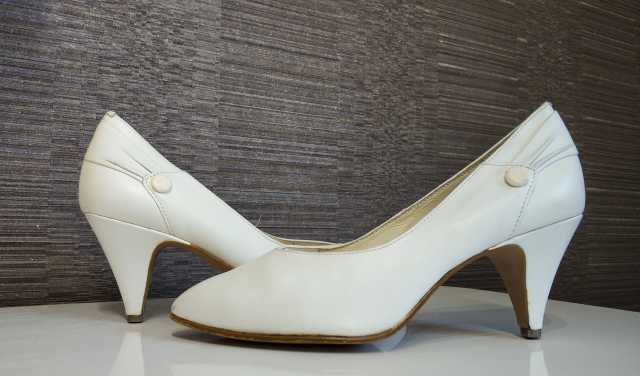 Продам: белые свадебные туфли, б/у