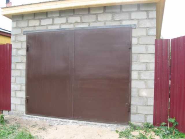 Продам: Распашные металлические гаражные ворота, недорого
