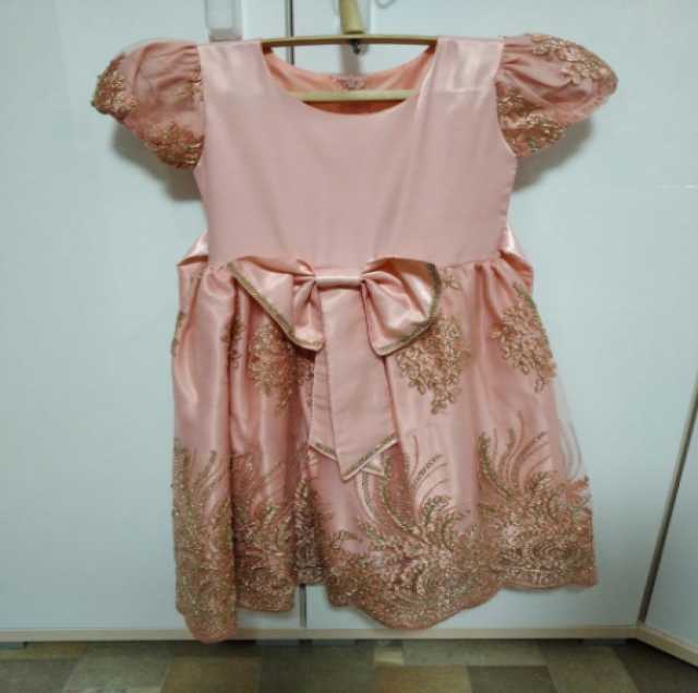 Продам: Розовое Платье со Стразами