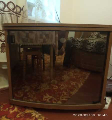 Продам: тумбочка под телевизор, стекл. дв