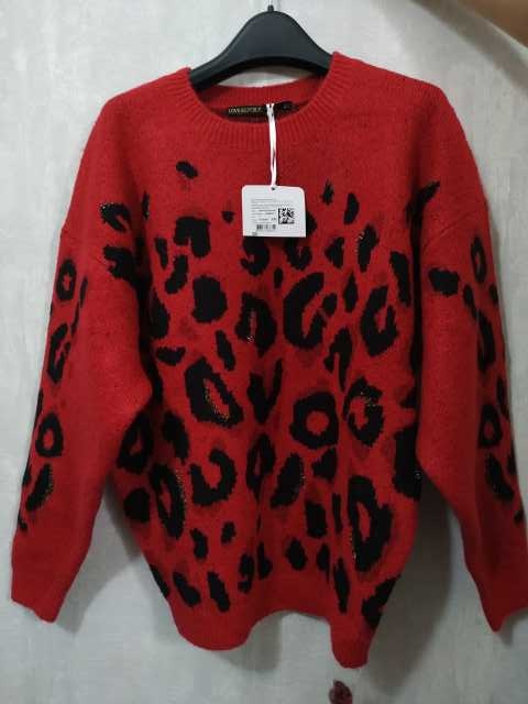 Продам: Красный свитер с леопардовым принтом