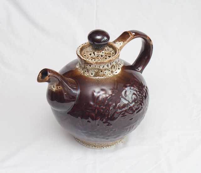 Продам: Чайник старинный керамический (не-б/у)