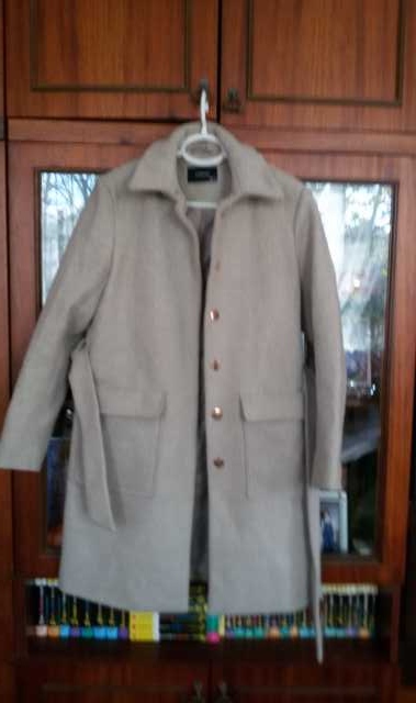 Продам: женское демисезонное пальто