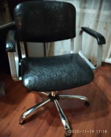 Продам: Парикмахерские кресла