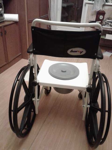 Продам: инвалидную кресло-коляску