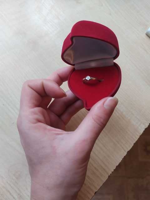 Продам: Кольцо с бриллиантом