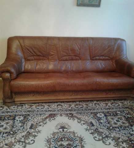 Продам: кожаный диван и два кресла