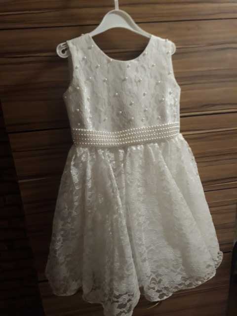 Продам: нарядное белое платье