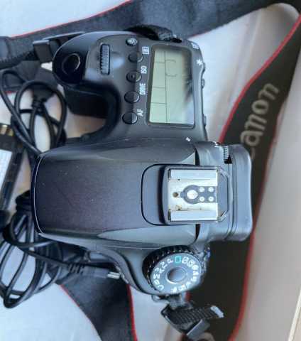 Продам: Цифровая зеркальная камера Canon EOS 60D