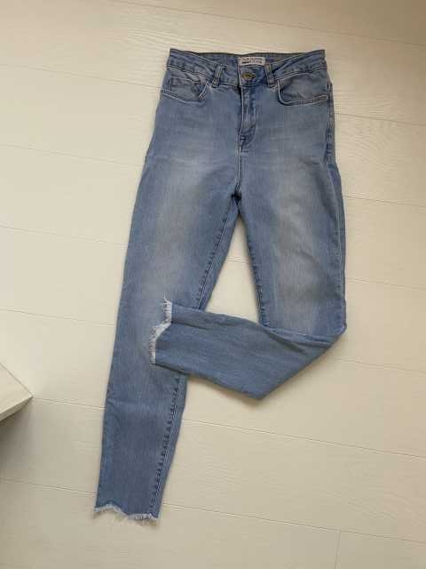 Продам: Женские джинсы Сочи