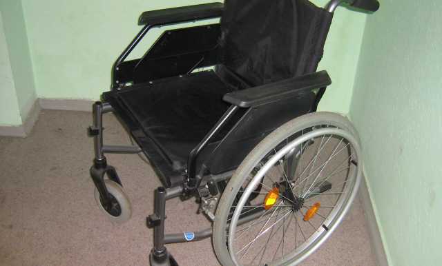 Продам: кресло-коляска складная инвалидная