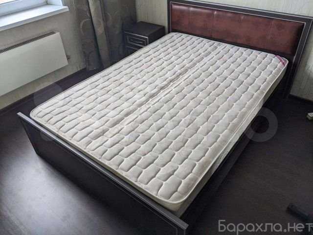 Продам: Кровать с матрасом 140х200 и тумбой