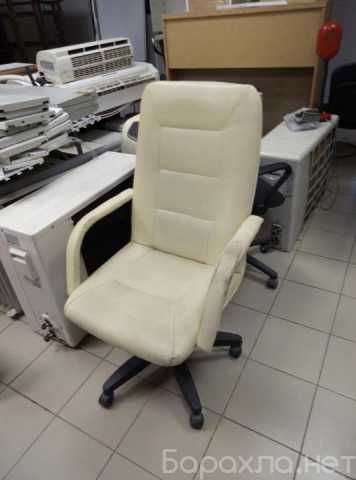 Продам: Продается белое компьютерное кресло