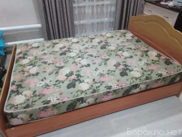 Продам: 2х спальная кровать с матрасом