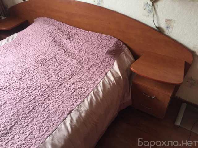 Продам: двуспальную кровать с матрасом
