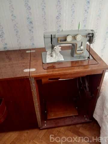 Продам: Швейная машина Чайка с ножным приводом