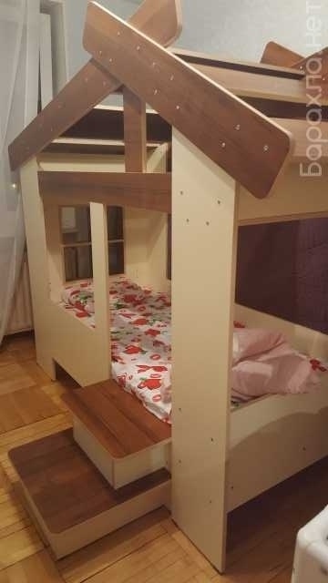 Продам: Детская кровать-домик с ортоп. матрасом