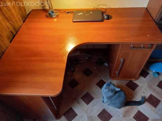 Продам: угловой письменный стол