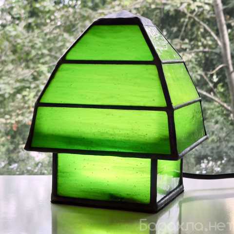 Продам: Зелёный ночник пирамидальной формы из ви